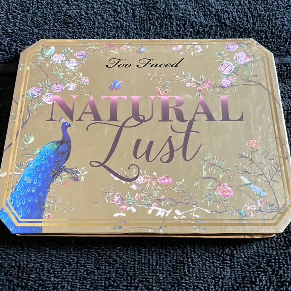 30 highly pigmented shades multi finish pallet